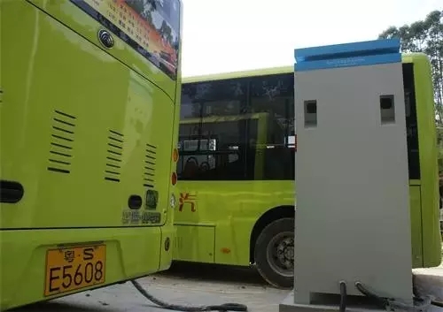 赢多多充电桩为纯电动公交车充电