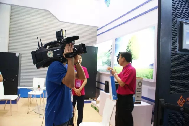 广东电视台在赢多多展厅拍摄报道