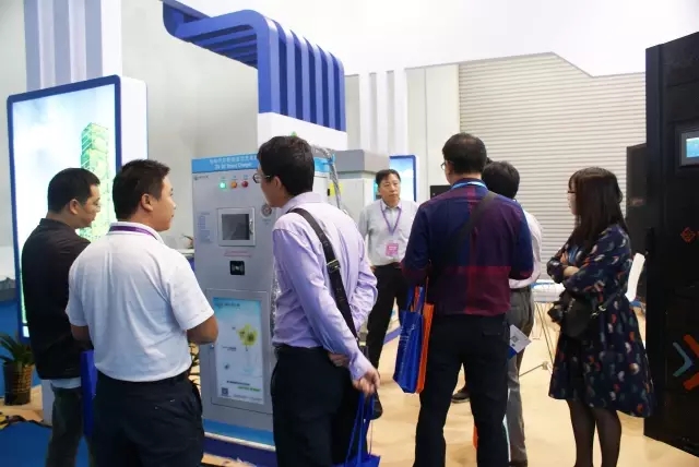 客户对赢多多电动汽车充电桩兴致盎然