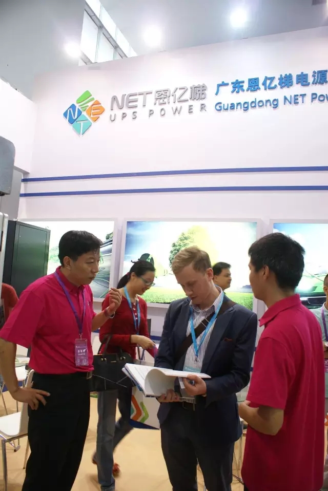 赢多多销售人员接待国外客户