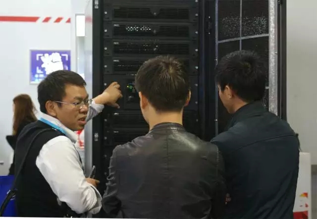 赢多多客服人员接待客户